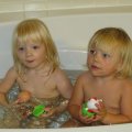 Принимают ванну / Taking a bath