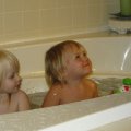 Принимают ванну / Taking a bath